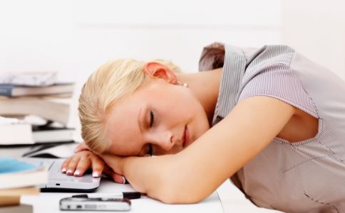 白领缓解压力的六个方法 白领如何缓解压力 压力过大怎么办 压力过大吃什么好