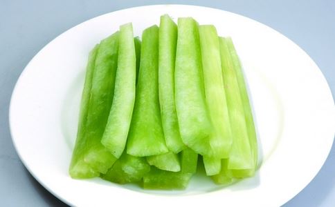 上班族睡眠不足如何调理 上班族睡眠不足怎么办 上班族睡眠不足如何调理 上班族睡眠不足吃什么好