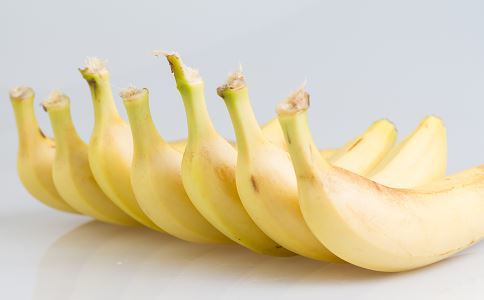 白领熬夜好么 白领熬夜有什么危害 熬夜需要如何保养