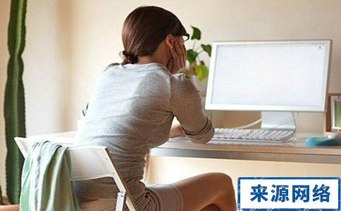 电脑辐射危害有哪些 如何预防电脑辐射 电脑辐射吃什么好