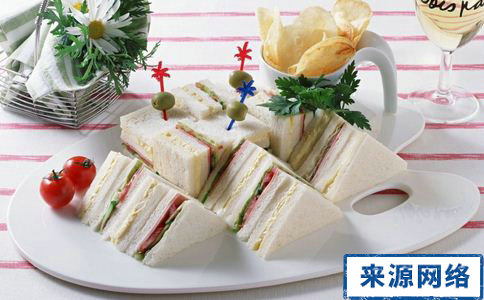 白领吃早餐有什么危害 白领吃什么早餐好 白领吃早餐要注意什么