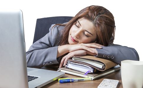 经常午睡好 上班族午睡的五个好处 如何午睡好 午睡有什么好处 午睡要注意什么
