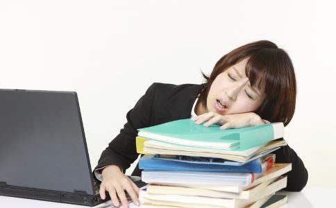 白领熬夜前要注意什么 白领熬夜吃什么好 白领熬夜如何保健