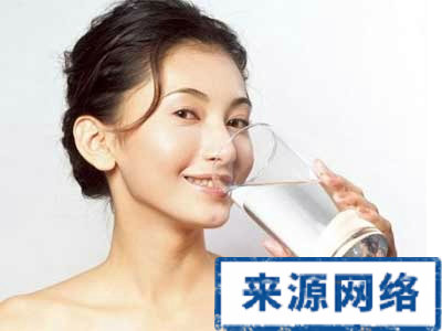 饭前喝水 喝水的好处 饭前喝水的好处 喝水时间表 睡眠质量