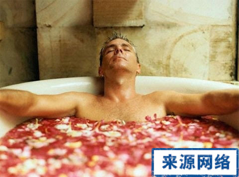 洗冷水浴的好处 冷水浴的好处 冬季冷水浴的作用 冬季保健