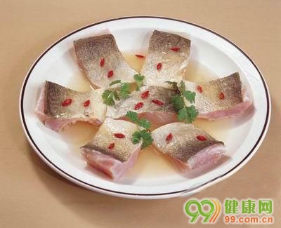 春节健康食谱 清蒸武昌鱼 清蒸武昌鱼的做法 清蒸武昌鱼怎么做