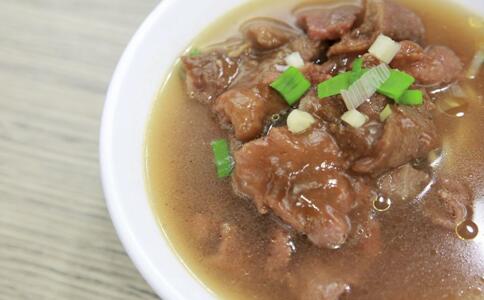 冬季怕冷喝什么湯 冬季怕冷怎么辦 冬季怕冷吃什么好