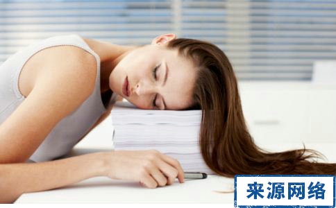 冬季上班族要如何午睡 上班族要如何午睡 午睡要注意什么 经常午睡好么