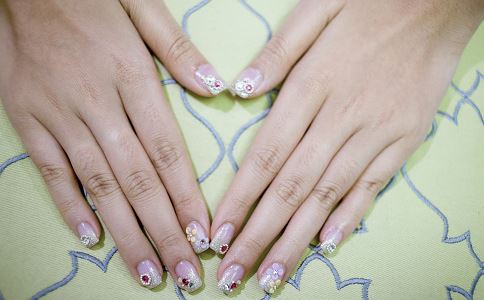 女性冬天手冷怎么调理 女性冬天手冷怎么办 女性冬天手冷吃什么