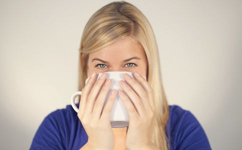 冬季皮肤干燥吃什么 冬季皮肤干燥怎么办 冬季皮肤干燥有什么方法