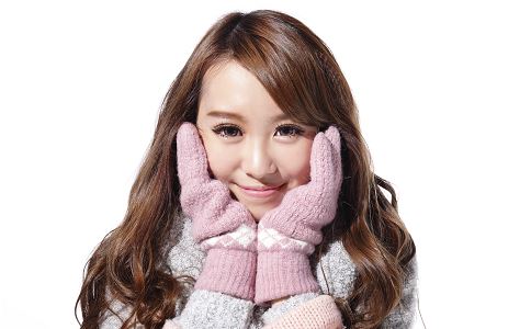 女人冬天手冷是怎么回事 冬天手冷怎么办 冬天手冷吃什么
