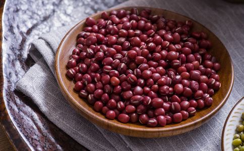 吃红豆有什么好处 吃红豆有什么禁忌 冬天吃红豆好么