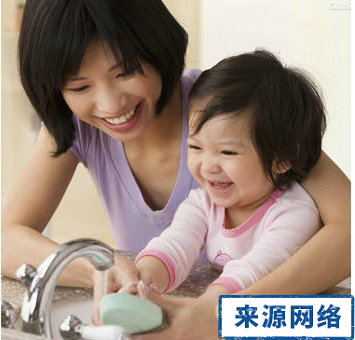 宝宝洗手 宝宝洗手用肥皂有什么好处 怎么给宝宝选择洗手液方法