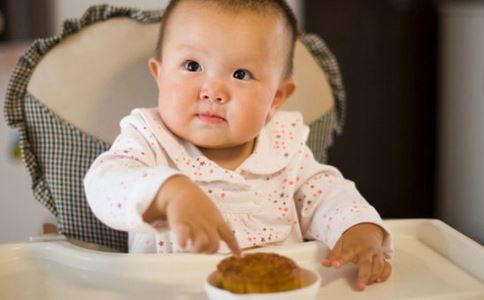 寶寶吃月餅好么 寶寶吃月餅有什么禁忌 寶寶如何吃月餅