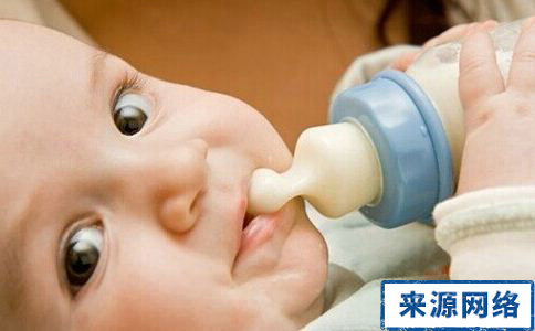 宝宝如何喂养 宝宝怎么喝牛奶 宝宝喝牛奶要注意什么
