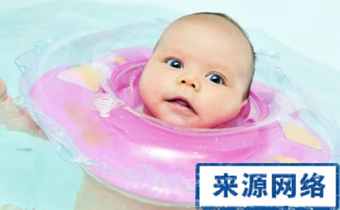 夏季如何给宝宝洗澡 给宝宝洗澡要注意什么 宝宝经常洗澡好么
