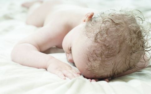 夏季宝宝应该吃七分饱最好 吃七分饱好么 夏季宝宝如何解暑 宝宝吃七分饱好么