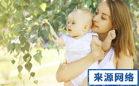 宝宝如何晒太阳 宝宝晒太阳要注意什么 宝宝晒太阳好么