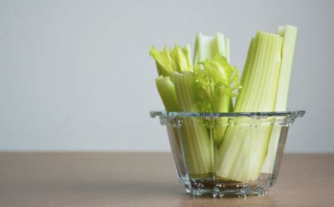 老人如何护理牙齿 老人护理牙齿有什么误区 老人护理牙齿要注意什么