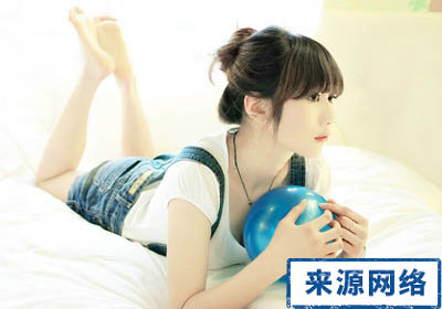 正确使用卫生巾的四个原则 怎样使用卫生巾才是正确的 经期期间要如何正确使用卫生巾 使用卫生巾需要注意什么