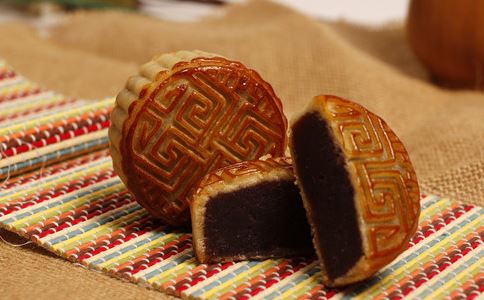 中秋吃什么好 中秋如何吃月饼 中秋吃月饼有什么禁忌