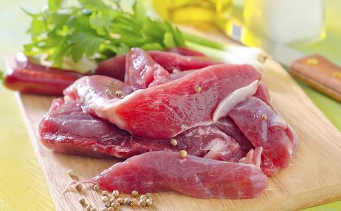 不能跟牛肉搭配的九种食物 吃牛肉有什么好处 吃牛肉有什么禁忌 牛肉不能跟什么食物同吃