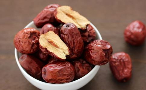 这四种体质吃它犹如吃砒霜 哪些人不能吃红枣 吃红枣有什么禁忌 吃红枣有什么好处