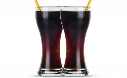 常喝碳酸饮料好么 常喝碳酸饮料有什么危害 常喝碳酸饮料有什么好处